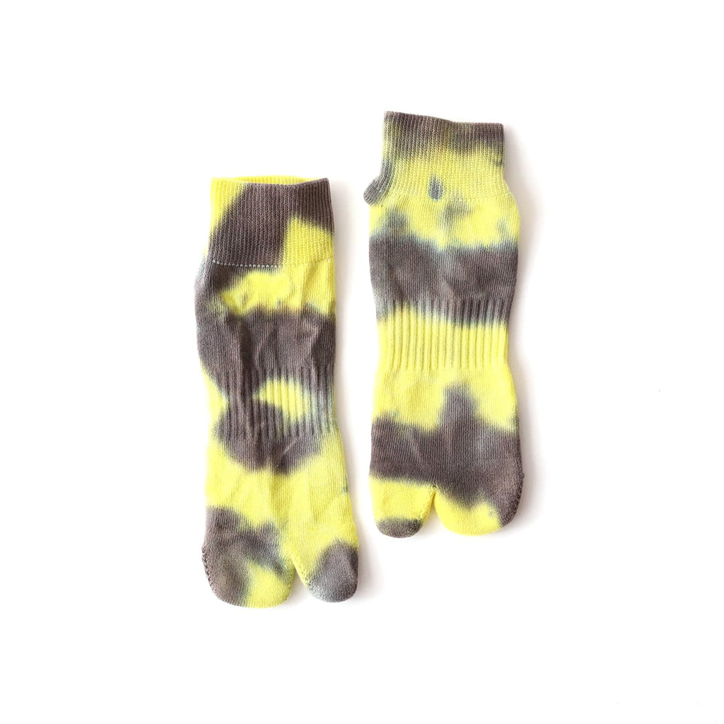 NODAL tie dye yellow and charcoal Tabi sock. Split toe design. Made in Japan with cotton. Unisex fit.